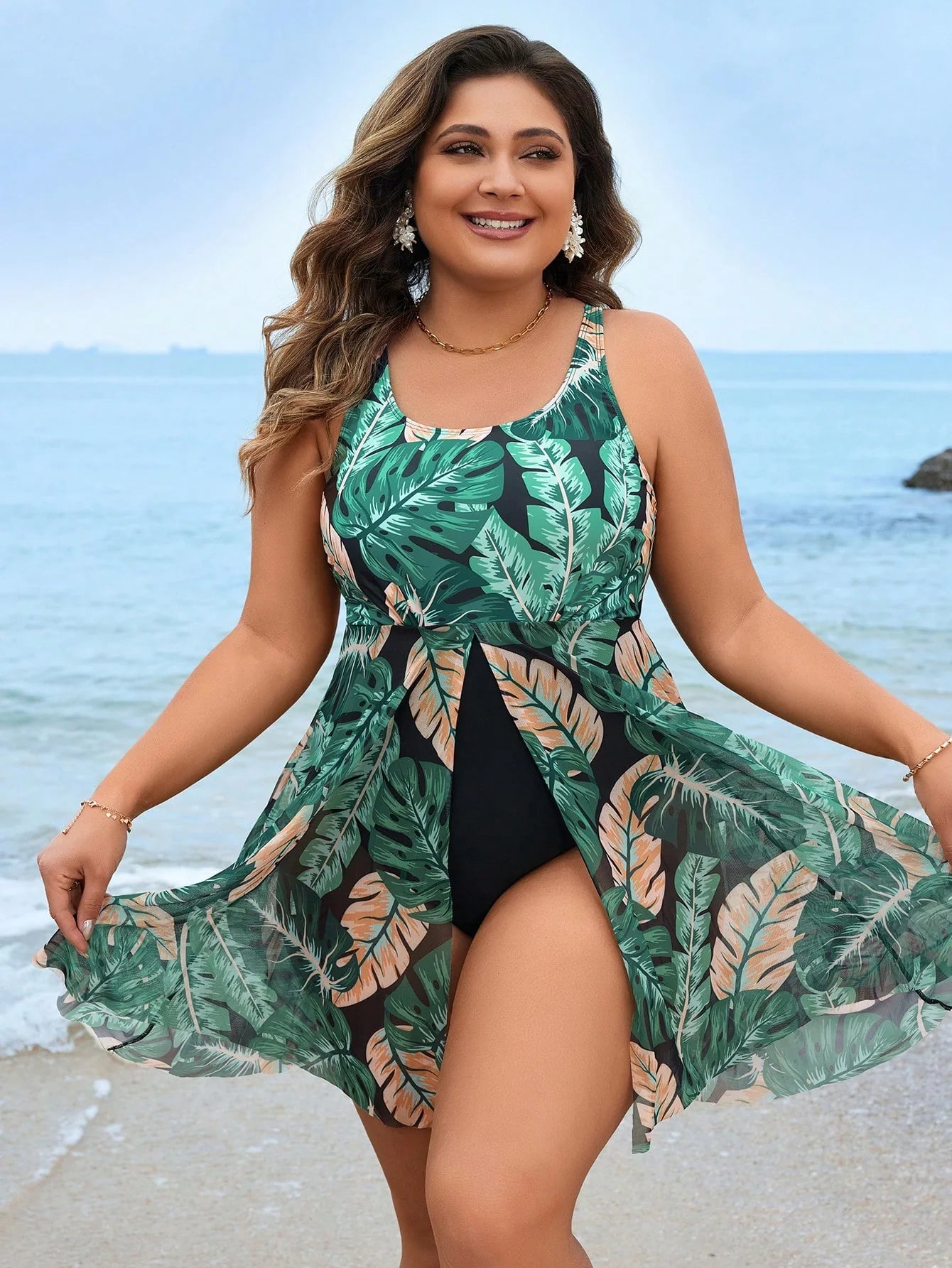 Maiô Plus Size com Saia e Sustentação Curvely