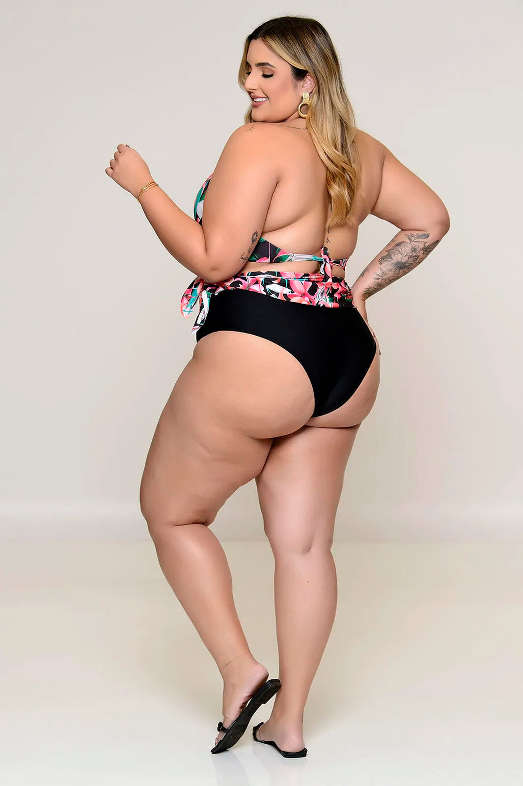 Biquíni Plus Size com Saída Embutida Lírio – Segurança, Sustentação e Conforto