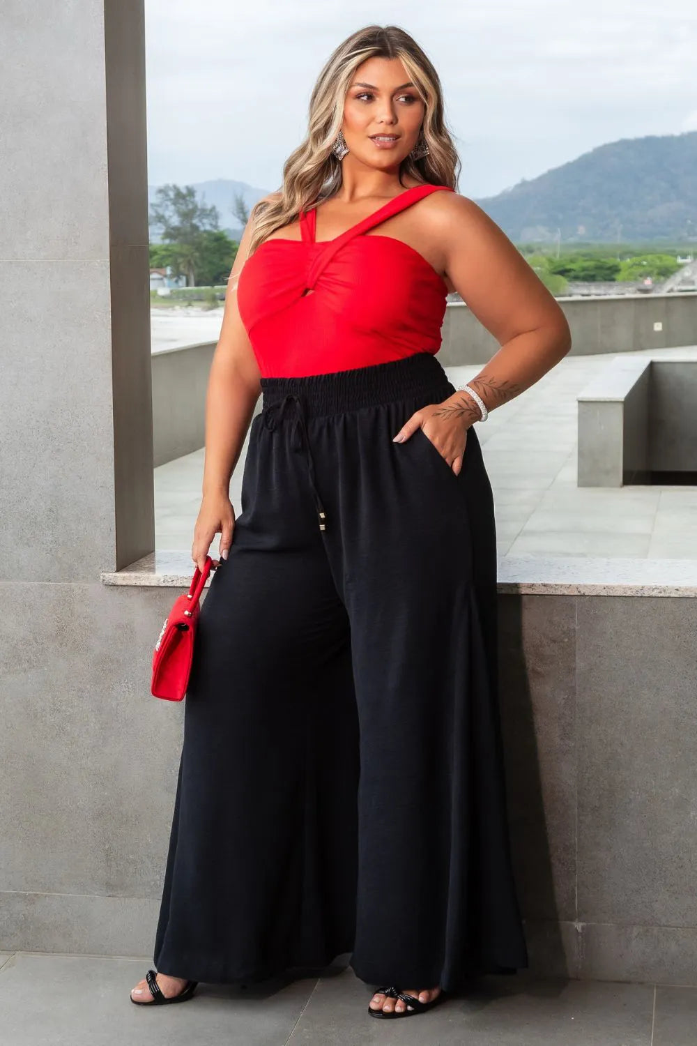 Calça Pantalona Plus Size Ampla com Lastex | Curvely