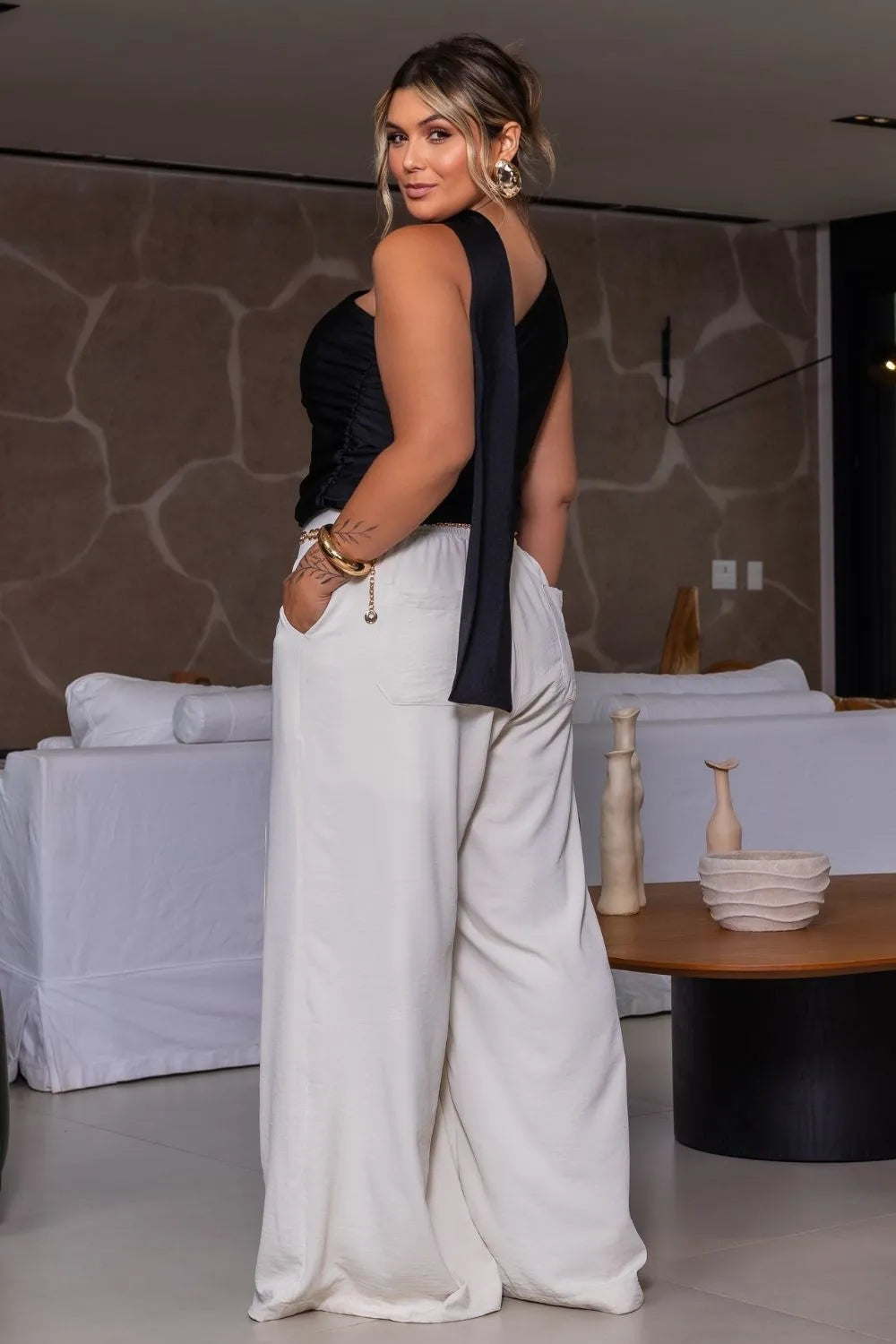 Calça Pantalona Plus Size com Recortes Elegante | Curvely