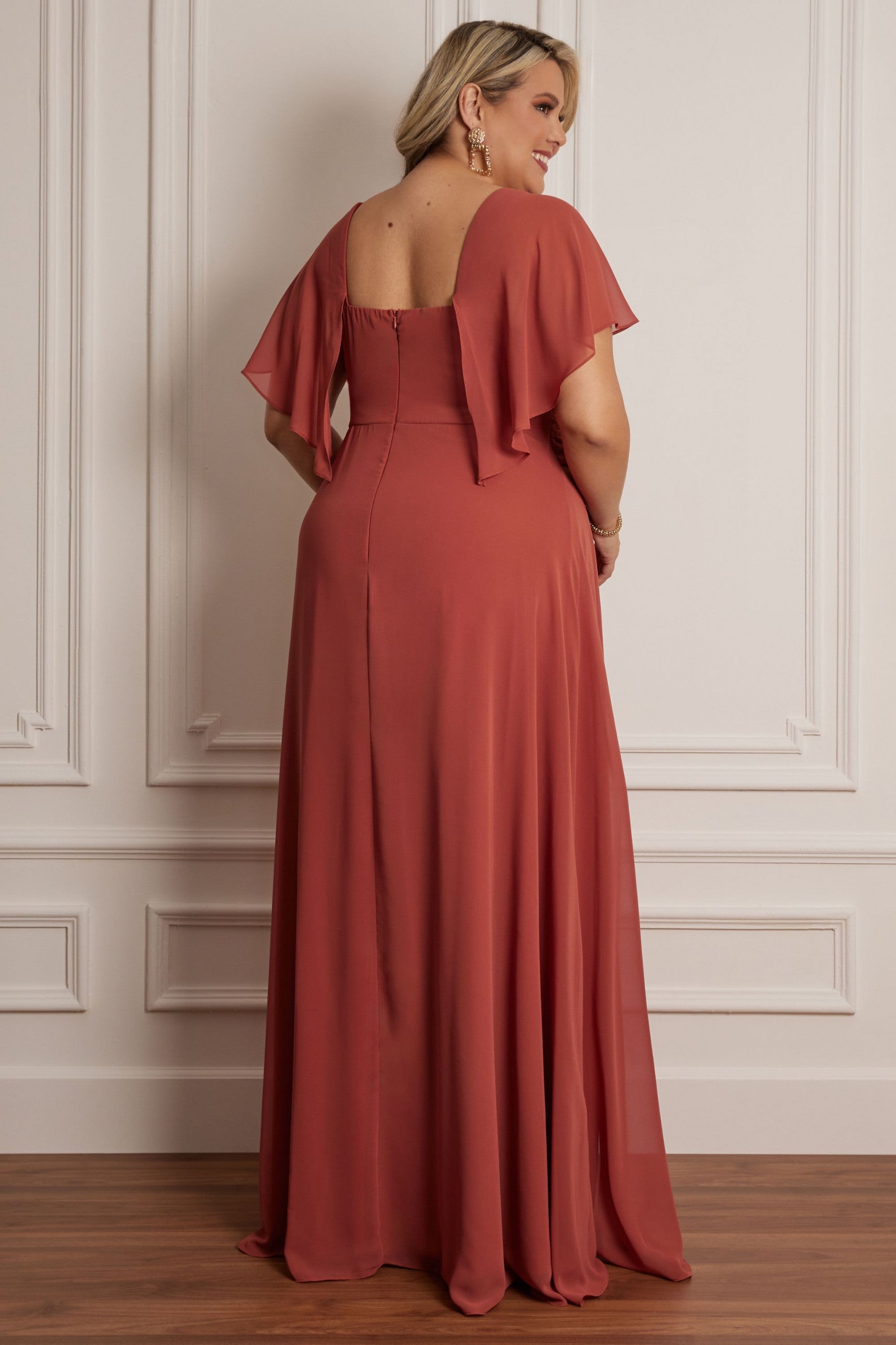 Vestido Longo Plus Size Lídia Terracota Elegante | Curvely