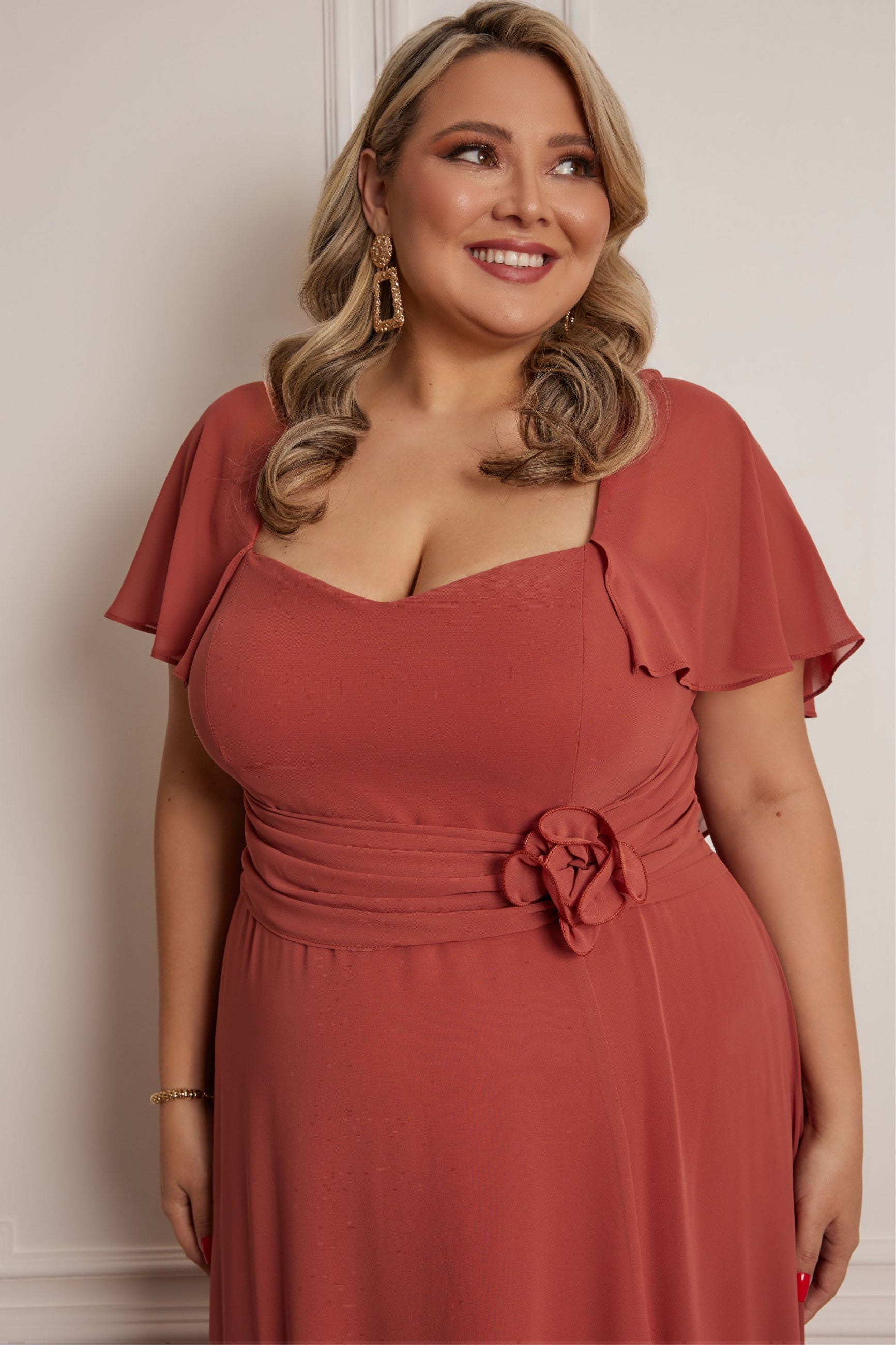 Vestido Longo Plus Size Lídia Terracota Elegante | Curvely