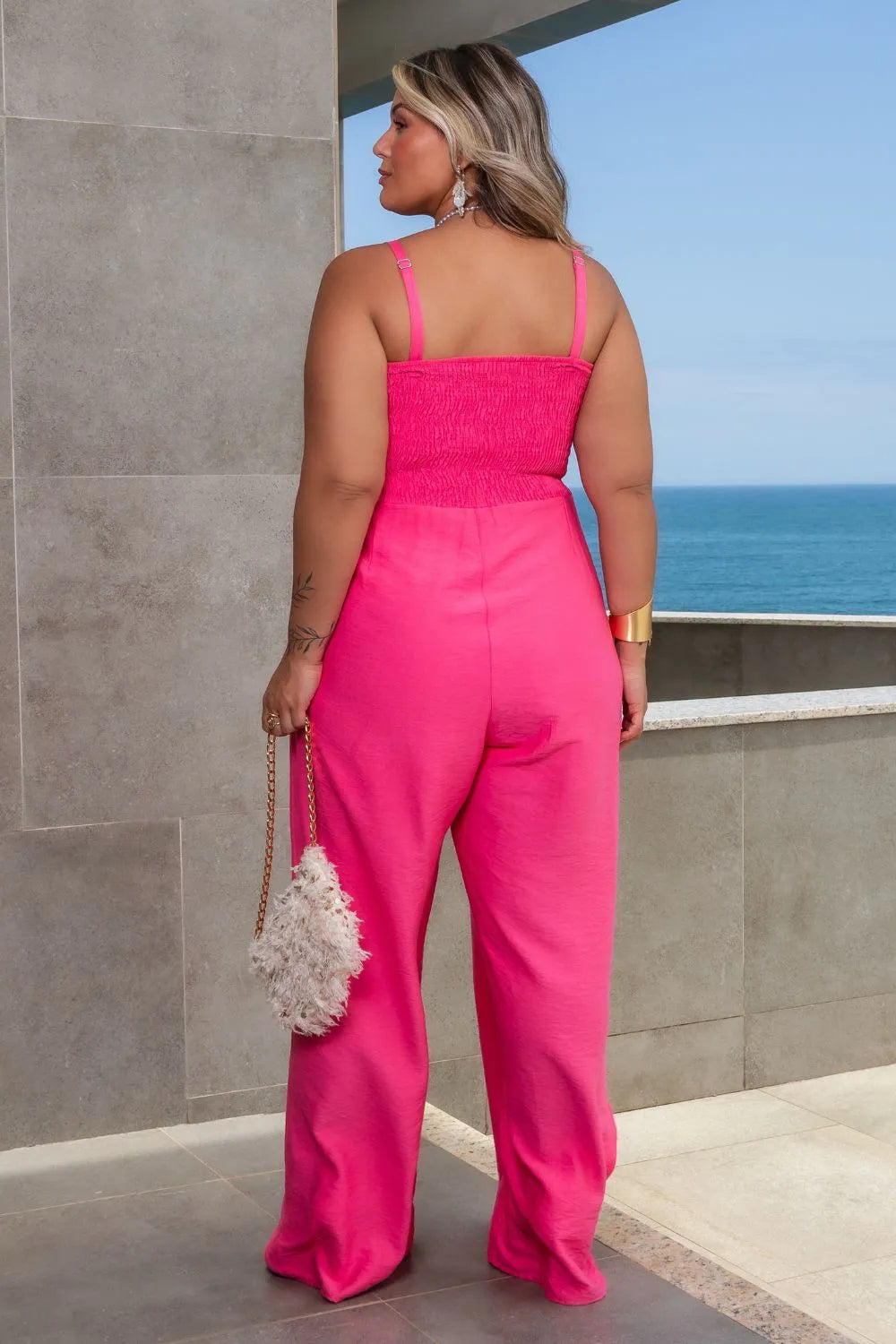 Macacão Plus Size Longo em Lastex com Alças Removíveis – Elegância que Alongar a Silhueta