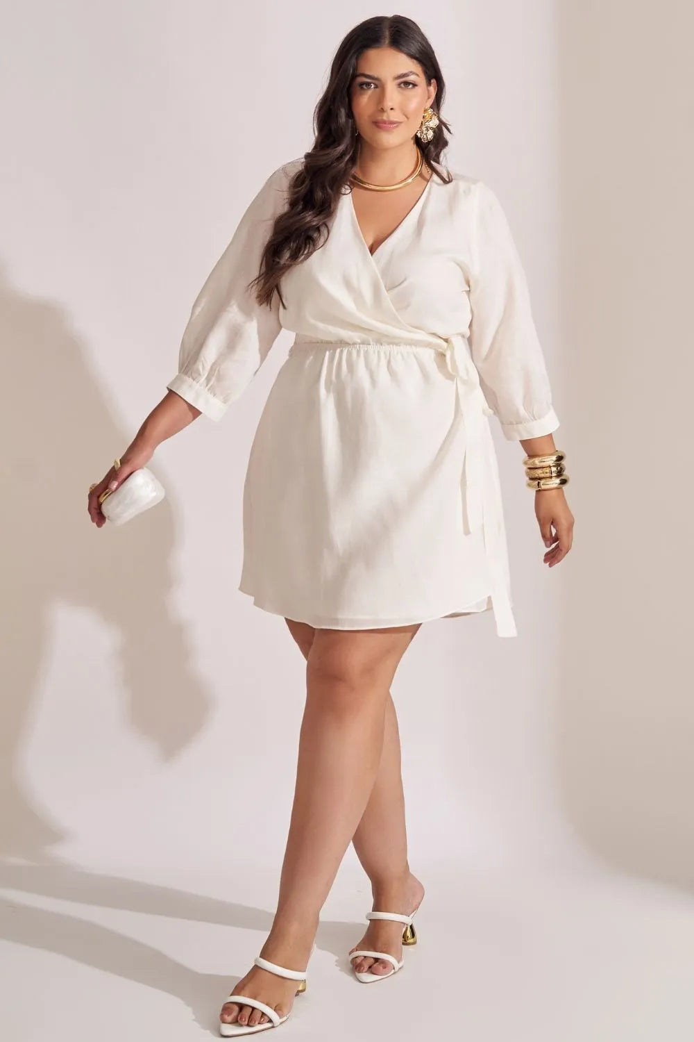 Vestido Curto Plus Size Transpassado – Valoriza o Colo e Define a Cintura