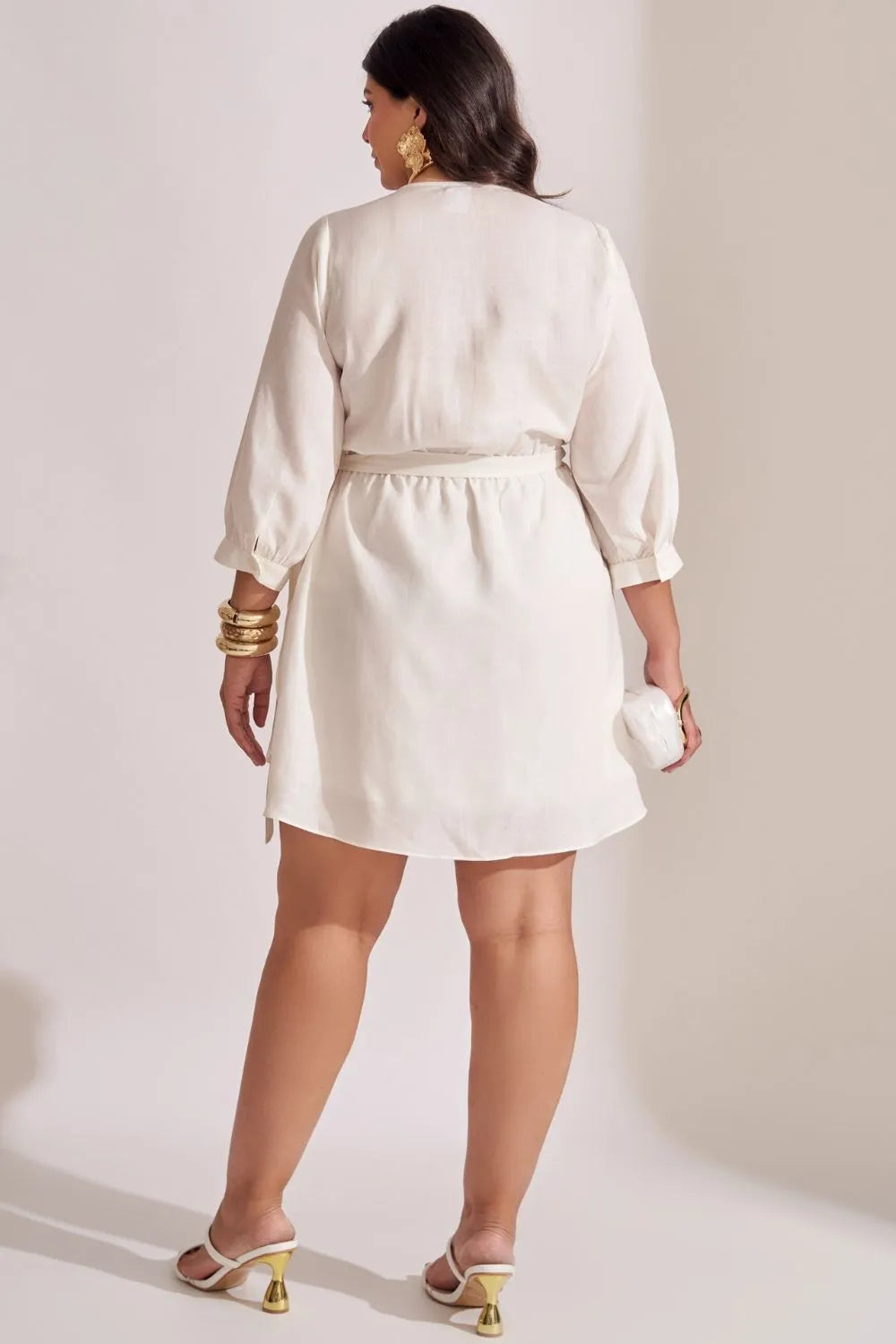 Vestido Curto Plus Size Transpassado – Valoriza o Colo e Define a Cintura