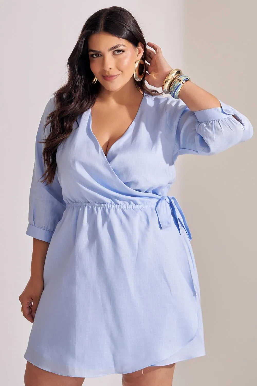 Vestido Curto Plus Size Transpassado – Valoriza o Colo e Define a Cintura