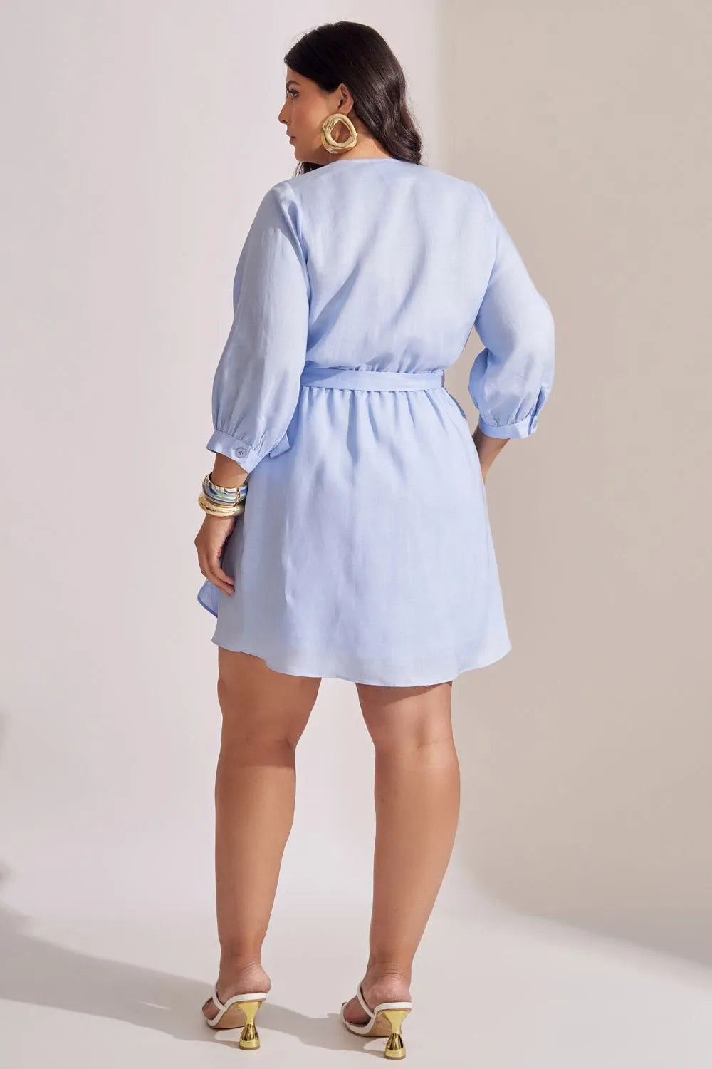 Vestido Curto Plus Size Transpassado – Valoriza o Colo e Define a Cintura