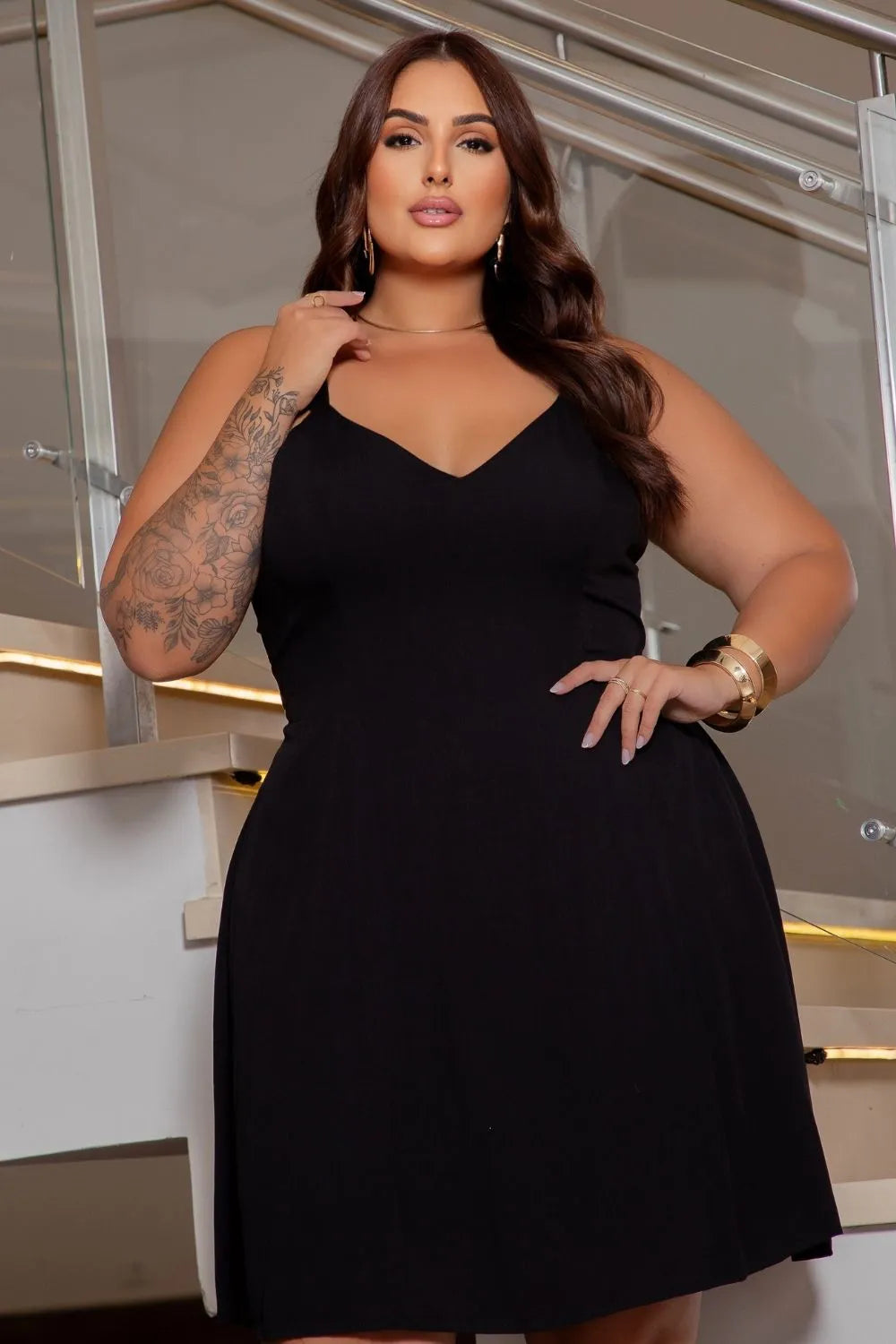 Vestido Plus Size Preto Decote V em Viscolycra – Conforto, Elegância e Caimento Perfeito