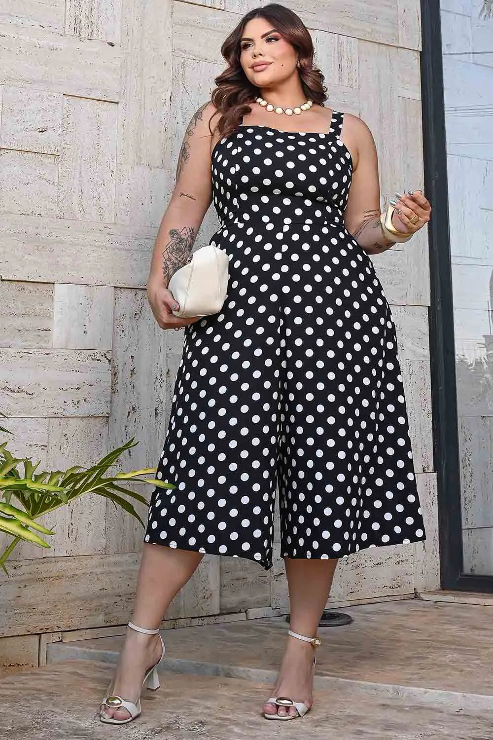 Macacão Plus Size Pantacourt Poá – Elegância Confortável que Valoriza a Silhueta